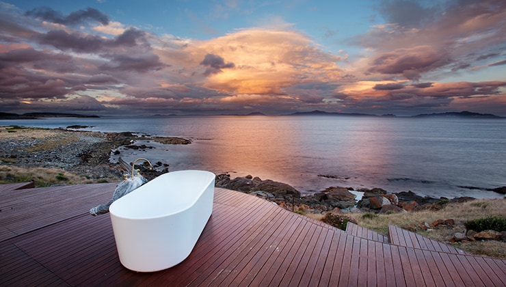 Outdoor bath at Thalia Haven