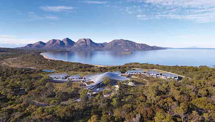 Saffire Frecinet and Hazards Mountains (Image: Saffire Freycinet)