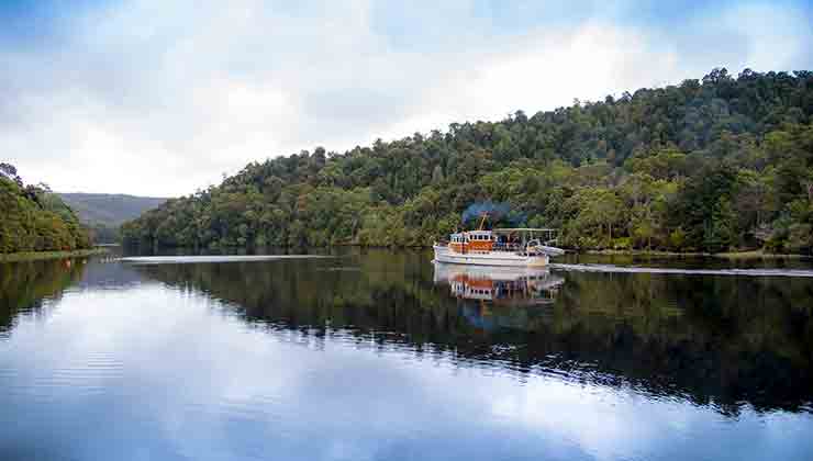 Pieman River and Arcadia II (Image: Tourism Tasmania and Rob Burnett)
