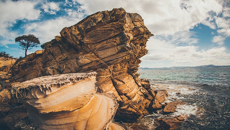 Painted Cliffs (Image: Tourism Tasmania & Flow Mountain Bike)