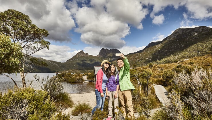 Family at Dove Lake Cradle Mountain (Image: Tourism Tasmania)