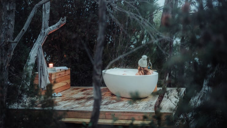 Outdoor bath at The Retreat, Pumphouse Point