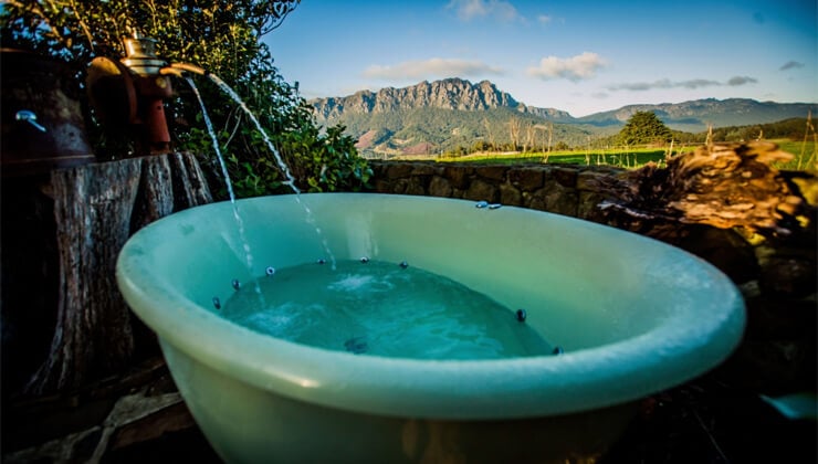 Eagles Nest Retreat outdoor bath